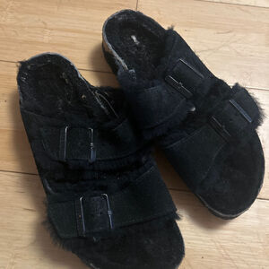 Birkenstocks fuzzy size 39 black